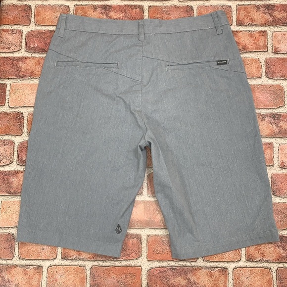 Mens Volcom flat front shorts. Size 31 - Picture 2 of 7